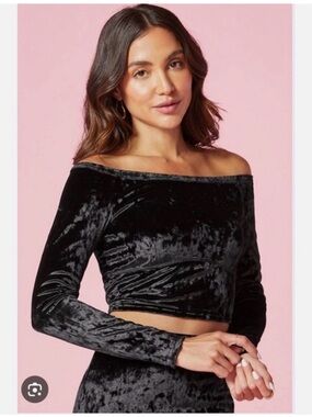 YITTY Y2K Black Velvet Off-Shoulder Long Sleeve Crop Top